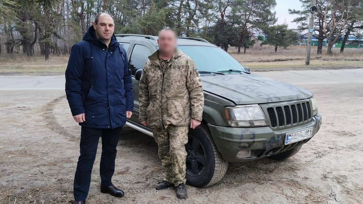 Нардеп Дмитрий Кисилевский передал автомобиль в часть ПВО из Днепра