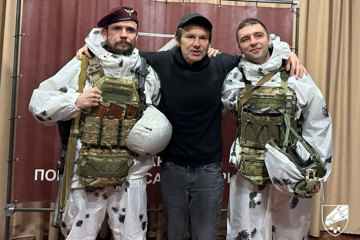 К бойцам 25-й отдельной воздушно-десантной Сичеславской бригады посетил Святослав Вакарчук К бойцам 25-й отдельной воздушно-десантной Сичеславской бригады посетил Святослав Вакарчук