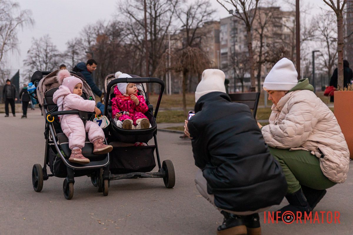 Дітки на прогулянці Дітки на прогулянці
