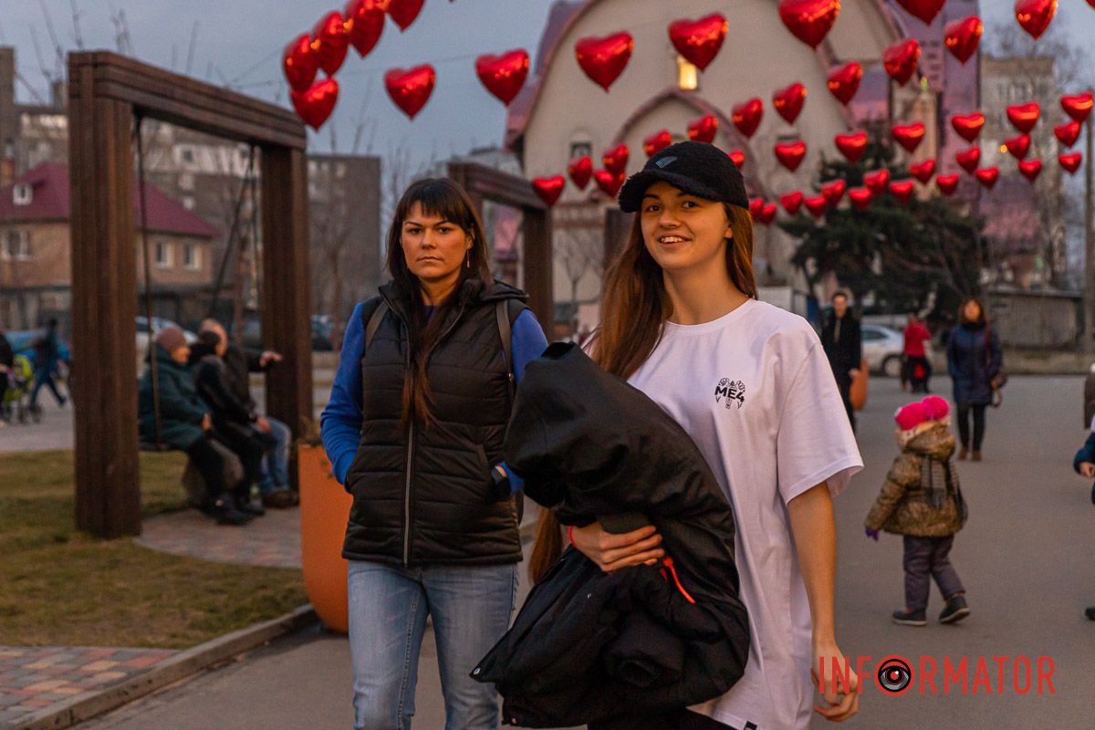 На вулиці дуже тепло На вулиці дуже тепло