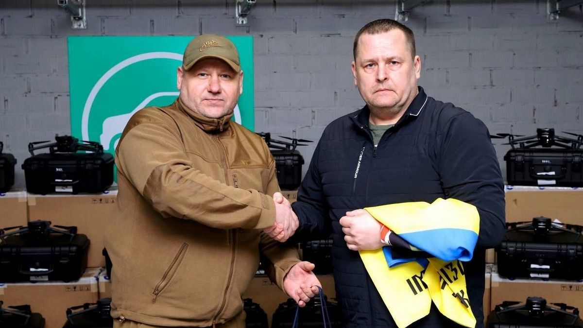 Одразу 12 бригад отримали від Дніпра понад 250 дронів різних моделей