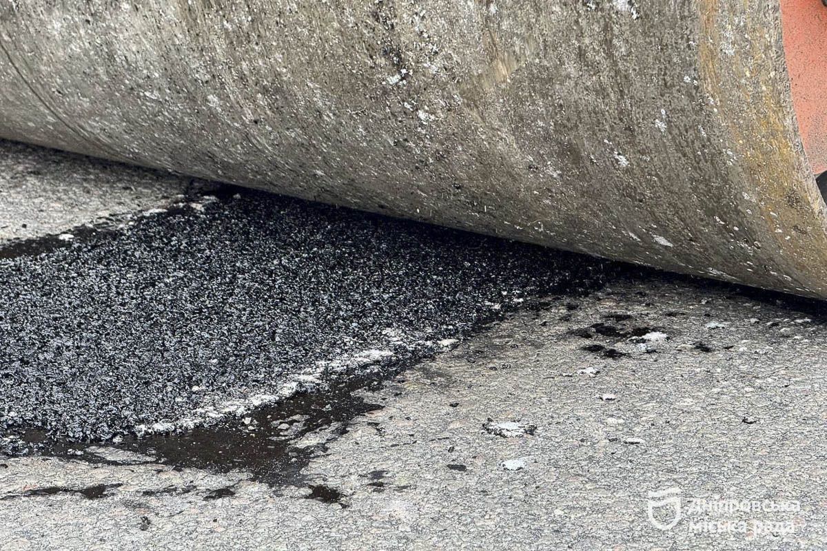 Вже влітку переробимо всі ці «латки» гарячим асфальтуванням