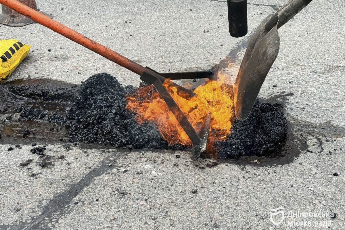 У Дніпрі розпочали ямковий ремонт доріг