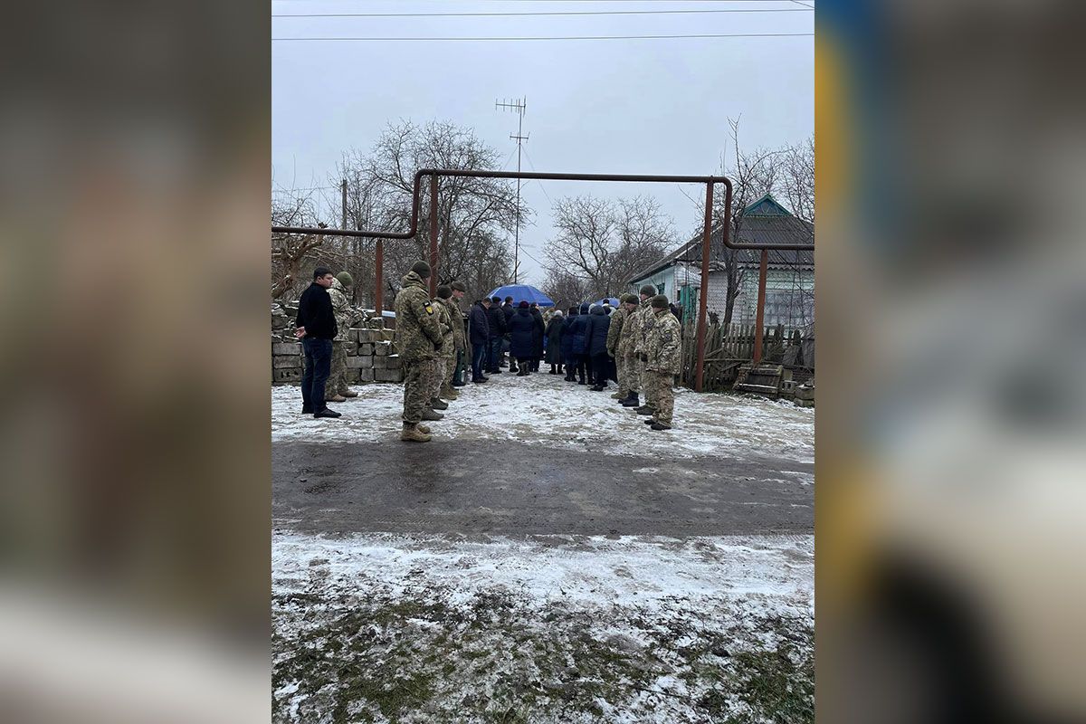 У Защитника остались отец, мать, брат и две сестры