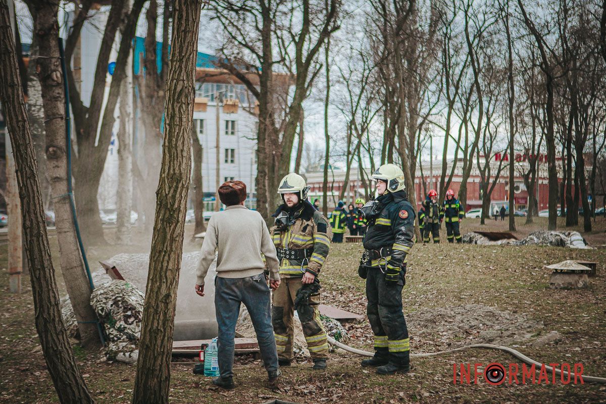 По состоянию на 15:30 сотрудники ГСЧС продолжают ликвидировать пожар. По состоянию на 15:30 сотрудники ГСЧС продолжают ликвидировать пожар.