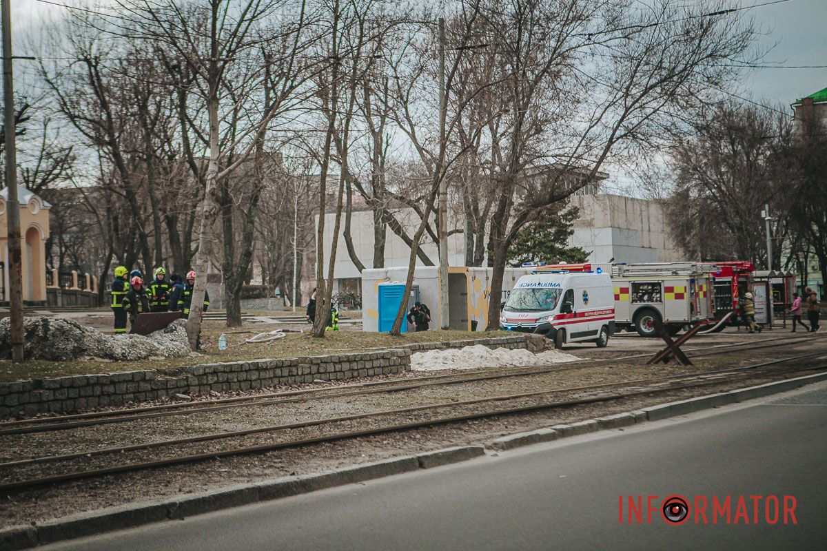 Из теплотрассы продолжает уходить дым Из теплотрассы продолжает уходить дым