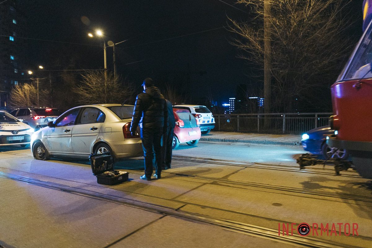 По состоянию на 18:30 трамвай №5 не курсирует По состоянию на 18:30 трамвай №5 не курсирует