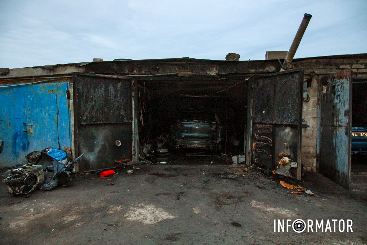 Пожар произошел в гараже