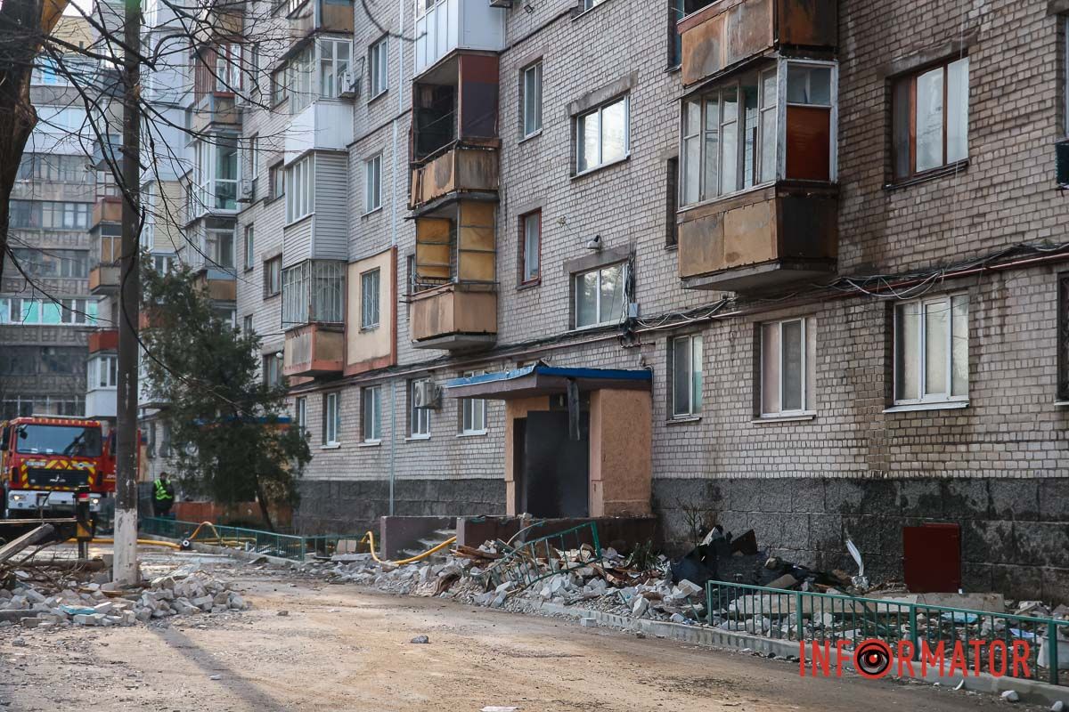 Декілька квартир на верхніх поверхах були зруйновані вщент Декілька квартир на верхніх поверхах були зруйновані вщент