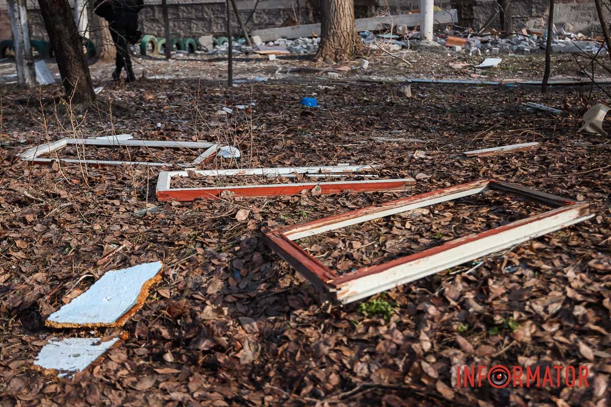 У будівлі повилітали вікна У будівлі повилітали вікна