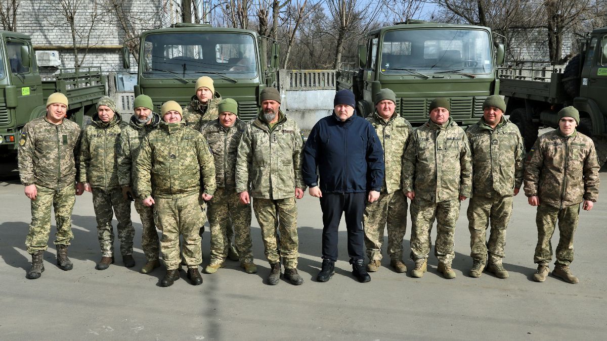Внесок всіх дніпрян у помсту нелюдам з рф: Дніпро доправив Силам оборони чергову партію дронів і вантажівок