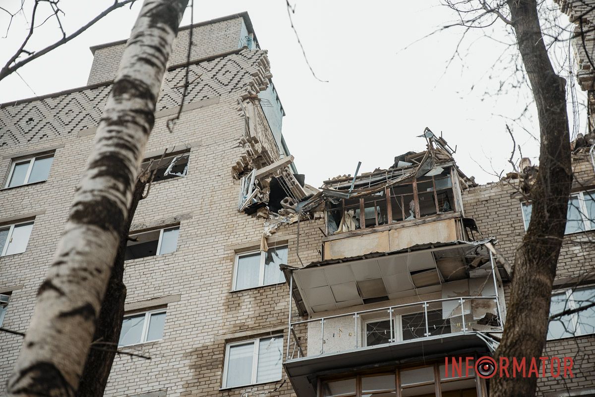 Между 8 и 9 этажами разрушенного дома обнаружили тело женщины