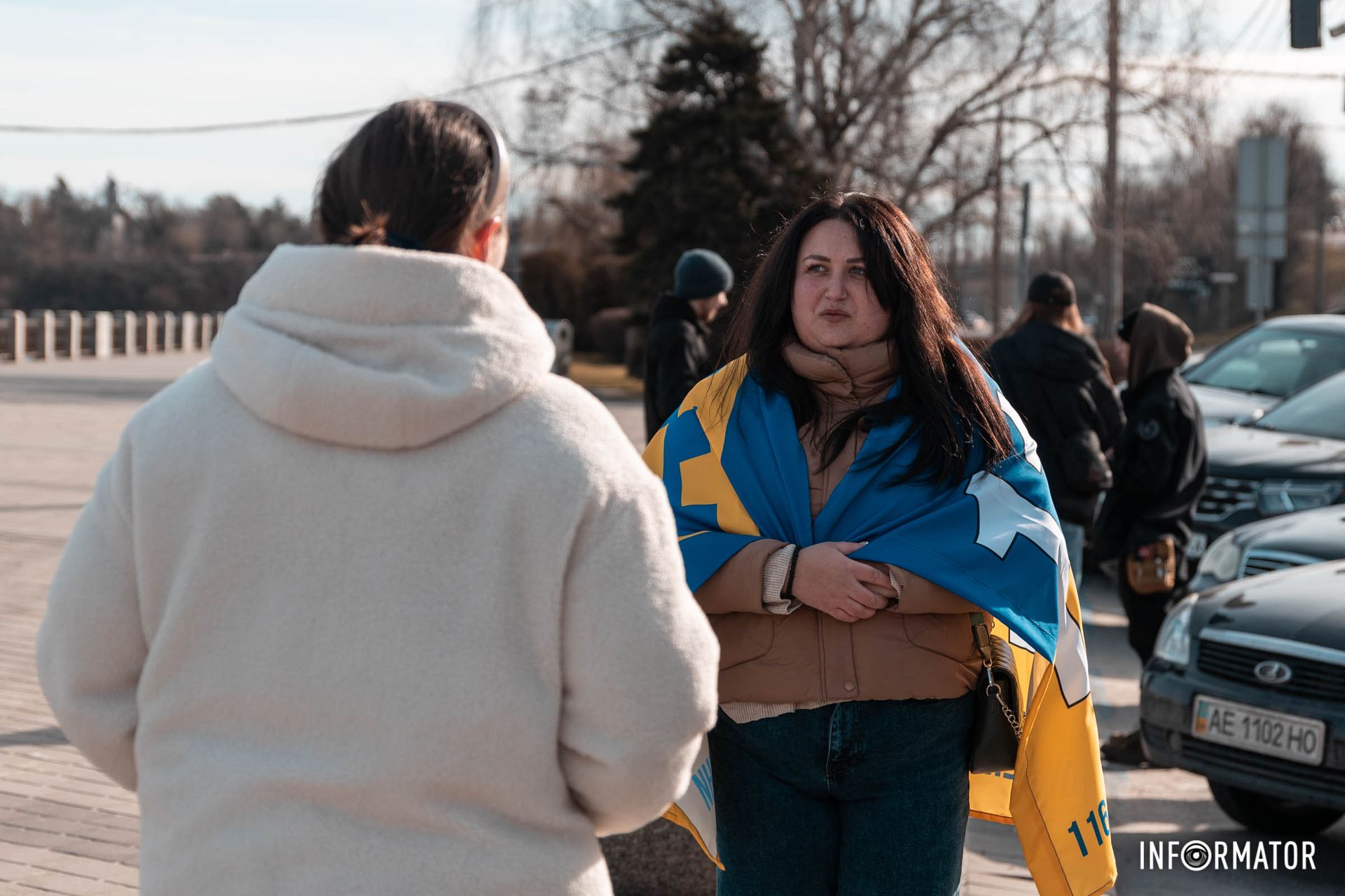 Люди у руках тримали плакати Люди у руках тримали плакати