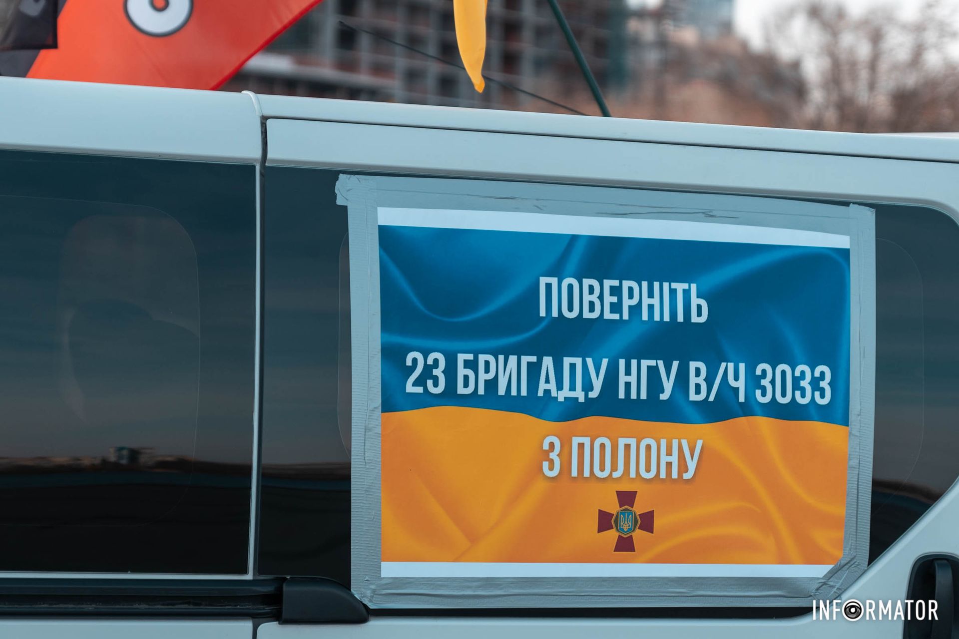 Після чого всі учасники акції долучились до автопробігу на підтримку військовополонених маріупольського гарнізону Після чого всі учасники акції долучились до автопробігу на підтримку військовополонених маріупольського гарнізону