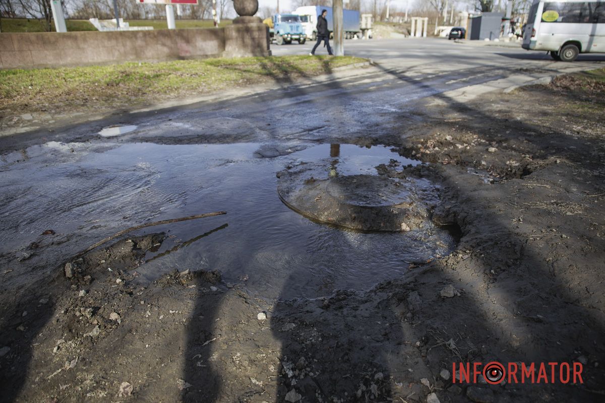 Из коллектора льется вода Из коллектора льется вода