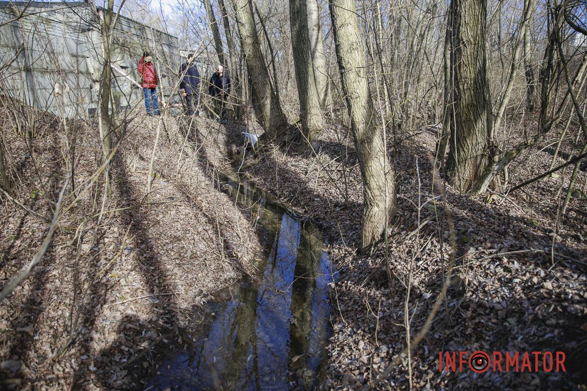 Вода с хлором стекает в Днепр Вода с хлором стекает в Днепр