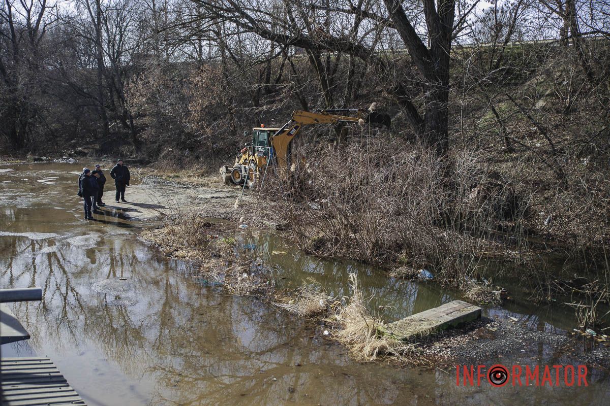 Вокруг гаражного кооператива образовались настоящие Вокруг гаражного кооператива образовались настоящие