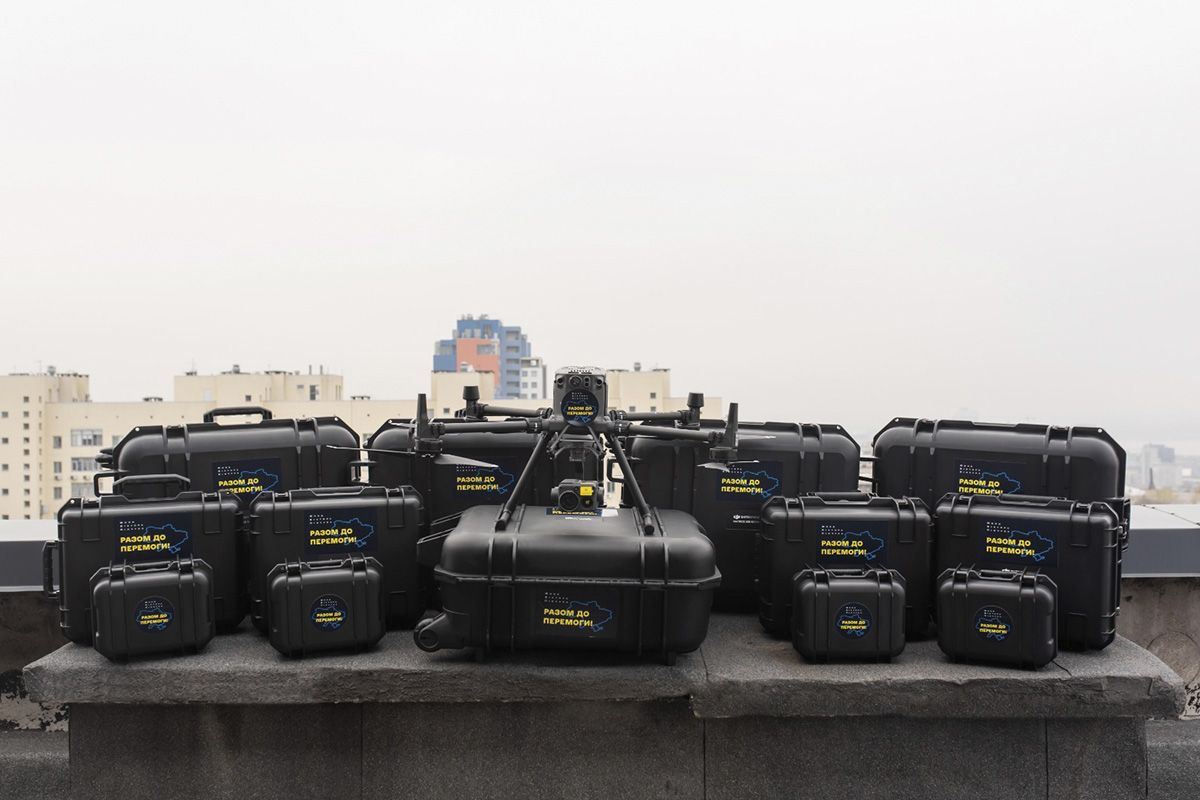 Навчили понад 5000 курсантів навичкам пілотування дронів мультироторного типу та FPV Навчили понад 5000 курсантів навичкам пілотування дронів мультироторного типу та FPV