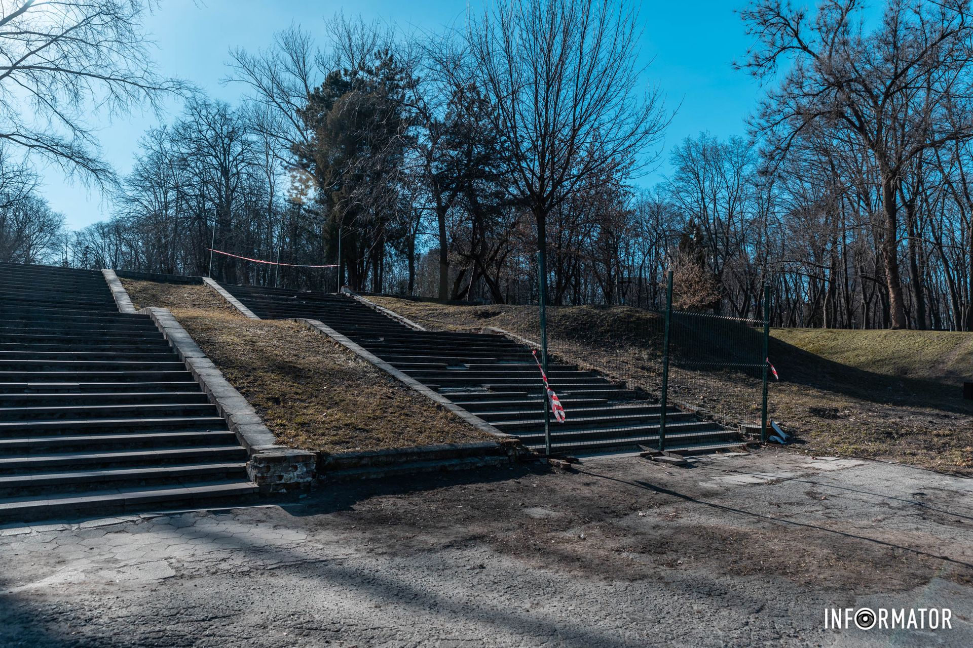 Лестница частично перекрыла Лестница частично перекрыла