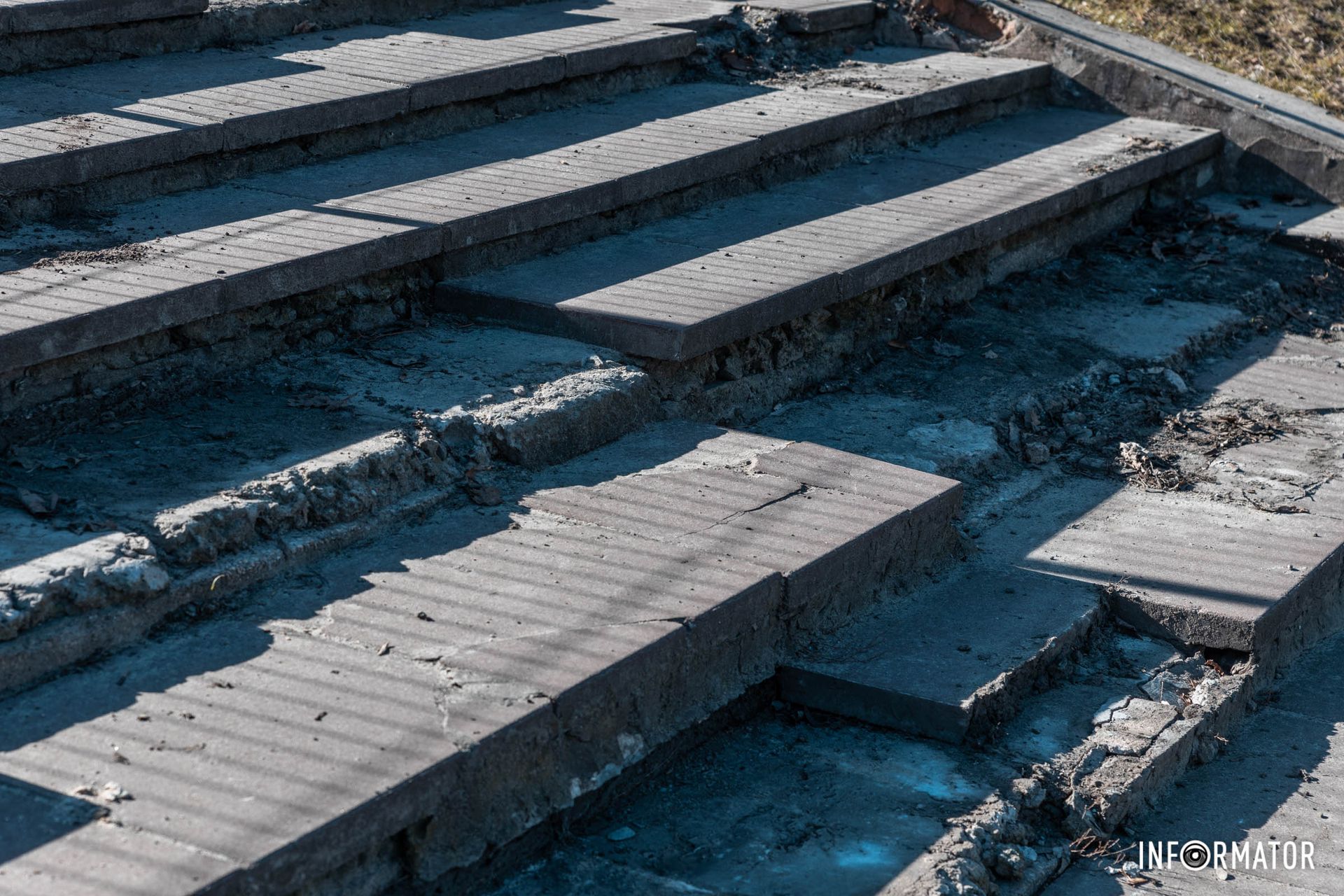 Несколько плит уже нет Несколько плит уже нет