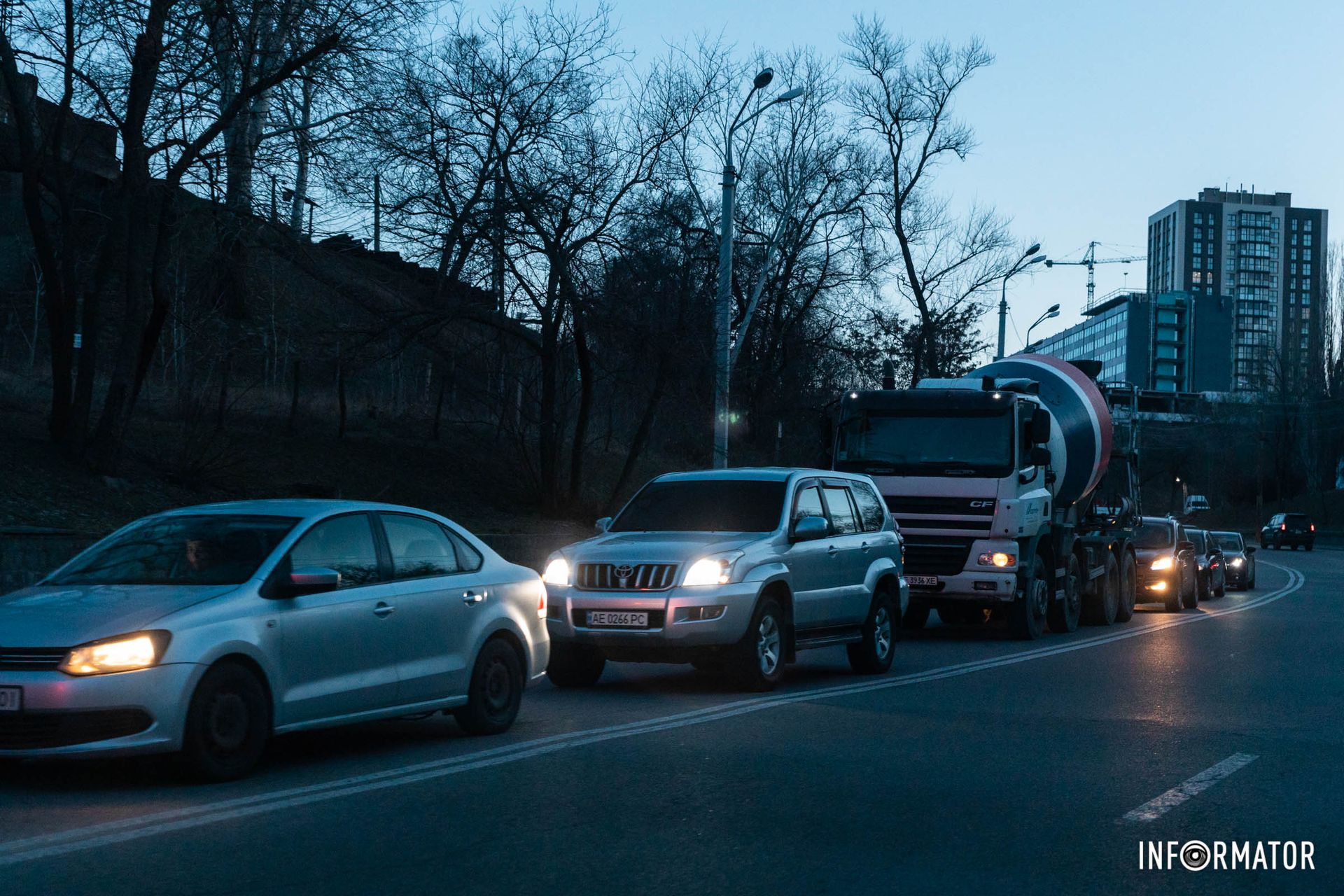 Автівки стоять Автівки стоять