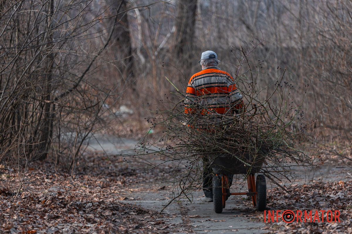 Работа по расчистке кустарников продолжается непрерывно