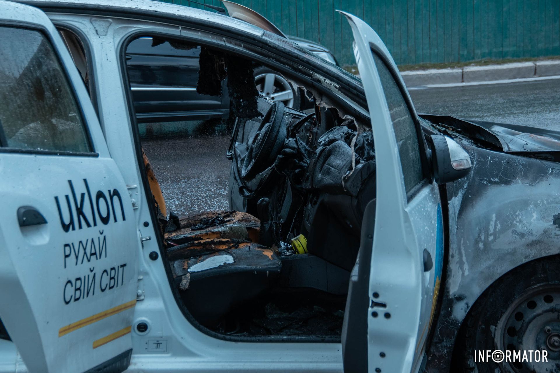 На місці події працювали рятувальники та поліцейські На місці події працювали рятувальники та поліцейські