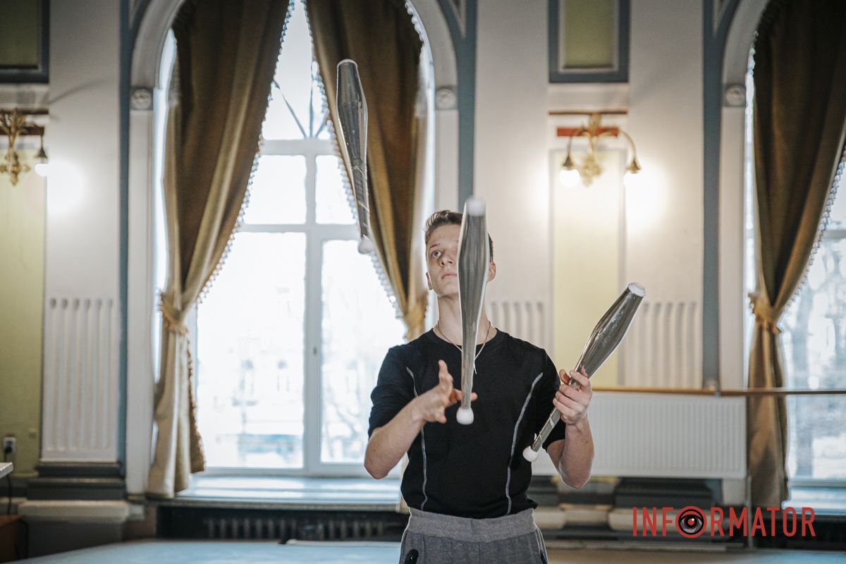 В течение минут он совершил 206 бросков булавами В течение минут он совершил 206 бросков булавами