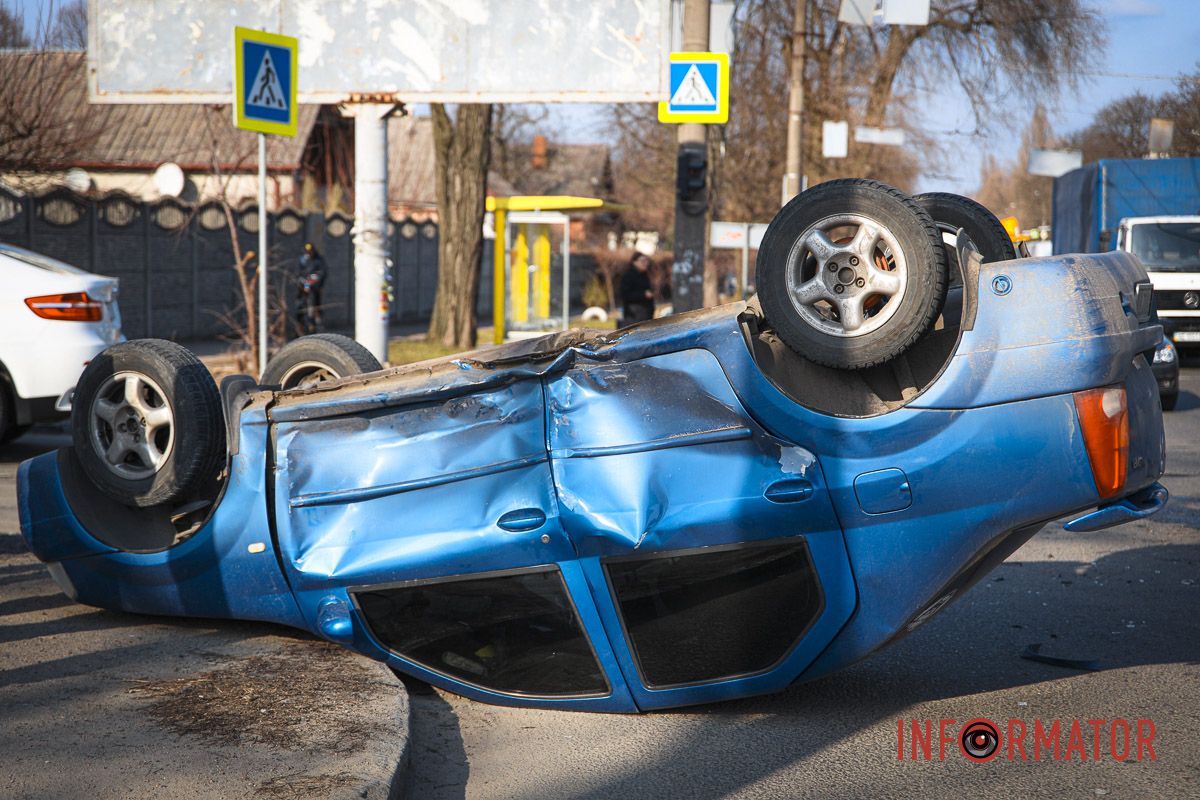 Dacia опрокинулась на крышу Dacia опрокинулась на крышу