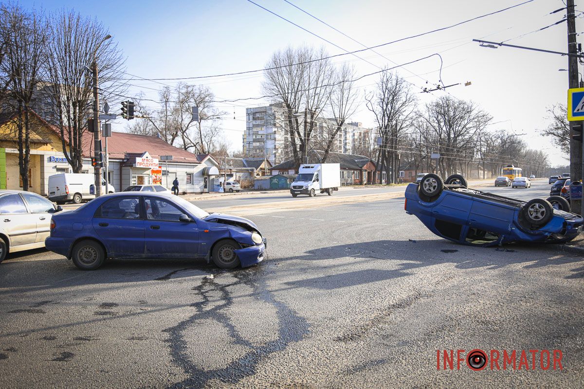 В понедельник, 4 марта, в Днепре на перекрестке проспекта Богдана Хмельницкого и улицы Победы произошло ДТП В понедельник, 4 марта, в Днепре на перекрестке проспекта Богдана Хмельницкого и улицы Победы произошло ДТП