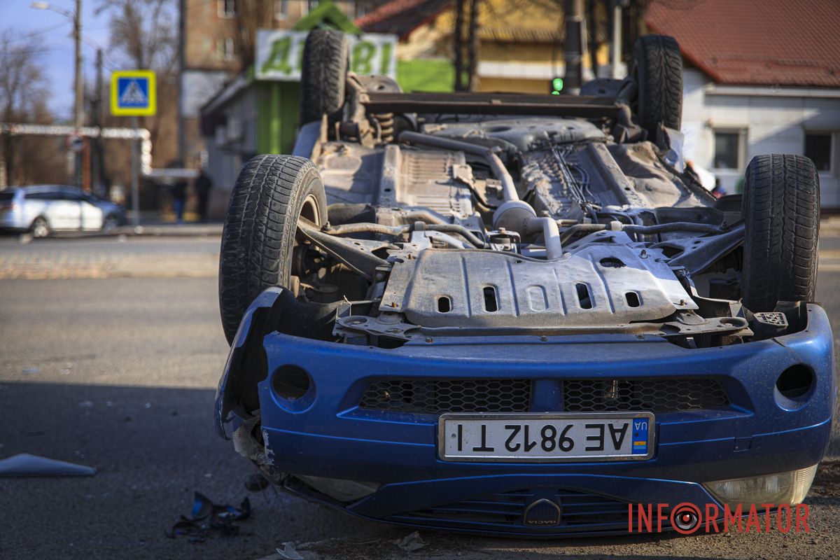 По предварительной информации от водителя Dacia, Daewoo двигался по проспекту в сторону ТРЦ Terra. По предварительной информации от водителя Dacia, Daewoo двигался по проспекту в сторону ТРЦ Terra.