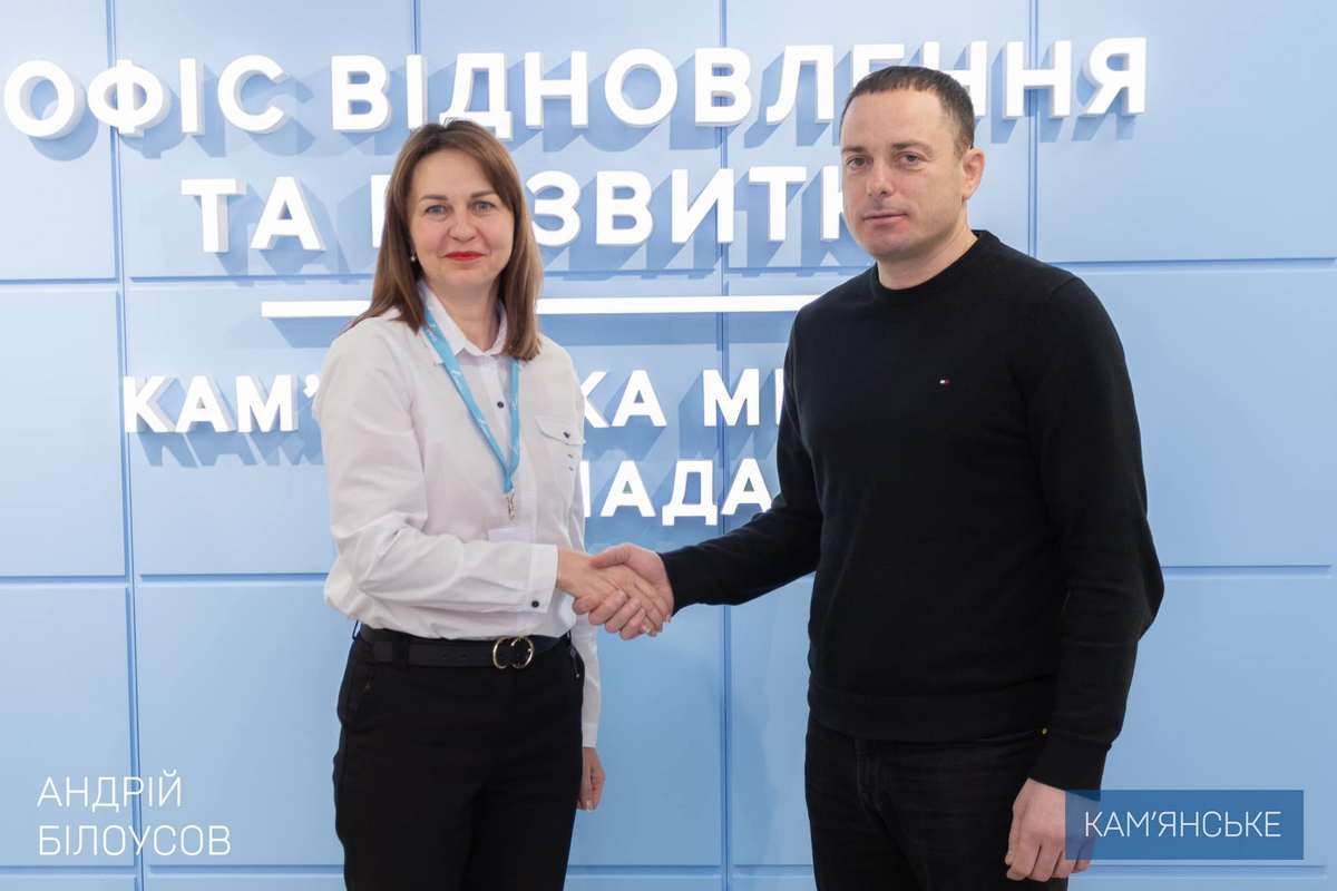 Мер Кам’янського підписав угоду з УФСІ щодо капітального ремонту амбулаторії на Слісаренка Мер Кам’янського підписав угоду з УФСІ щодо капітального ремонту амбулаторії на Слісаренка