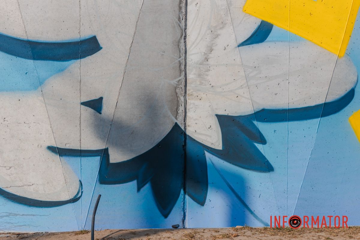 Она круговая, поэтому рисунок можно увидеть со всех сторон