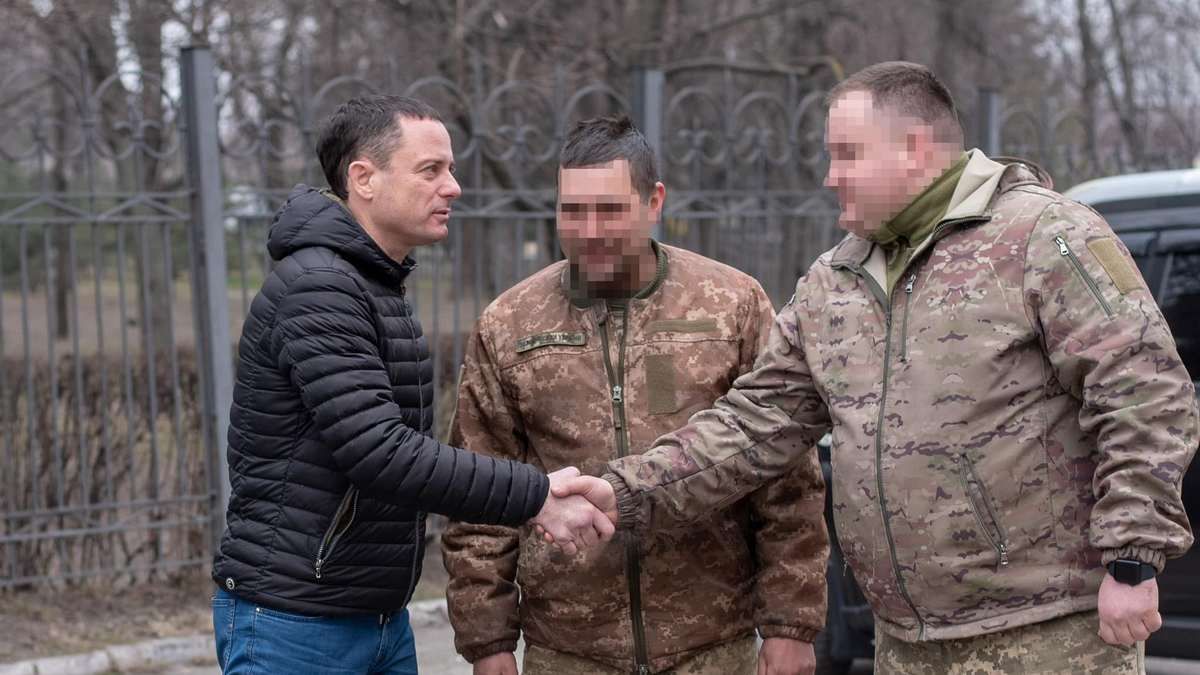 Кам’янське передало позашляховик військовим з ППО