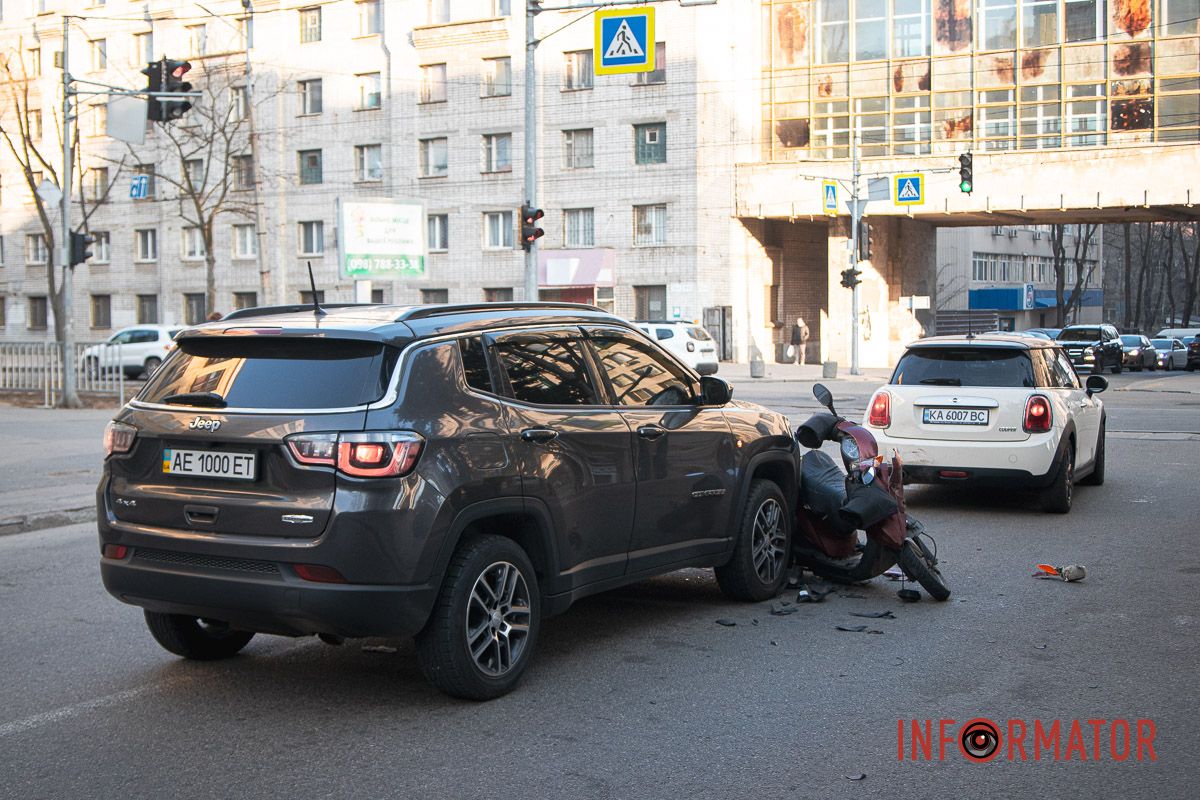 Аварія сталася на вулиці Паторжинського Аварія сталася на вулиці Паторжинського