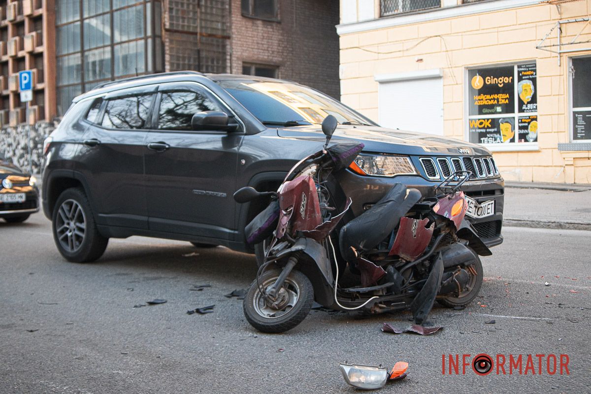 На підлітку був рюкзак Glovo На підлітку був рюкзак Glovo