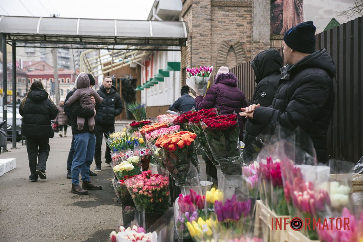 Цветочный рынок вблизи Европейской площади