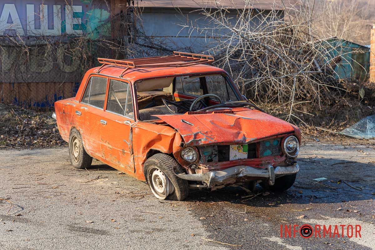 Постраждалого водія забрала «швидка»