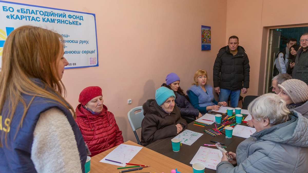 Помощь получили около 3 тысяч человек: как работает «Волонтерский центр» в Каменском