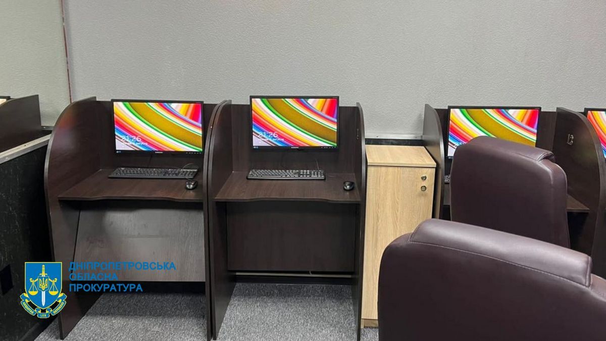 Семеро жительниц Каменского обеспечивали работы пяти подпольных интернет-казино на территории города