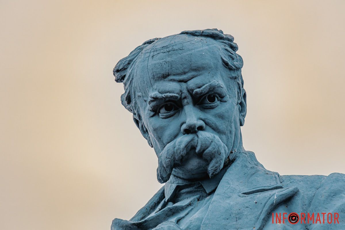 Влітку 2011 року пам’ятник демонтували, розпиляли на частини та відправили на реставрацію Влітку 2011 року пам’ятник демонтували, розпиляли на частини та відправили на реставрацію