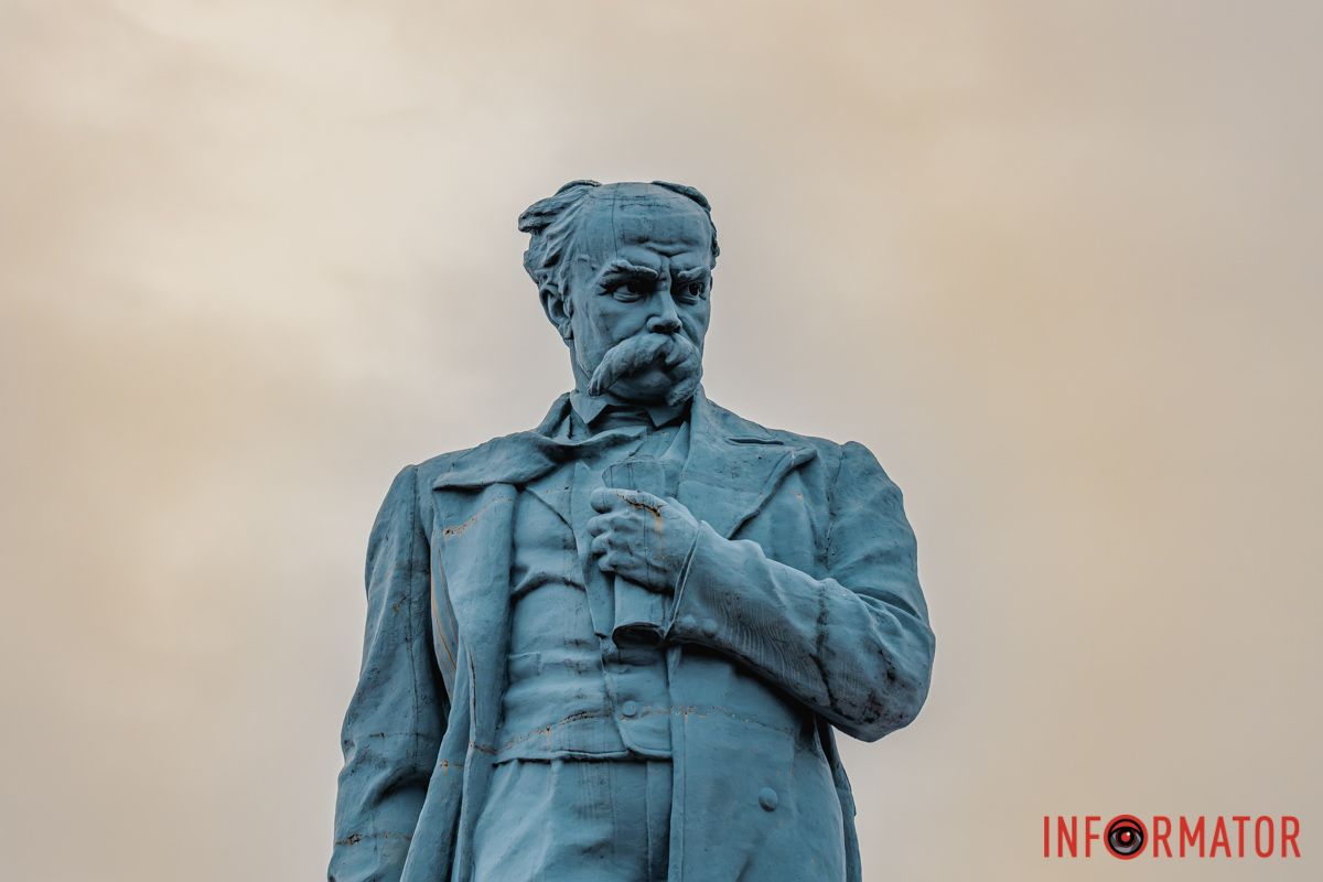 У Дніпрі на Монастирському острові ще 5 листопада 1959 року встановили його чавунну скульптуру У Дніпрі на Монастирському острові ще 5 листопада 1959 року встановили його чавунну скульптуру
