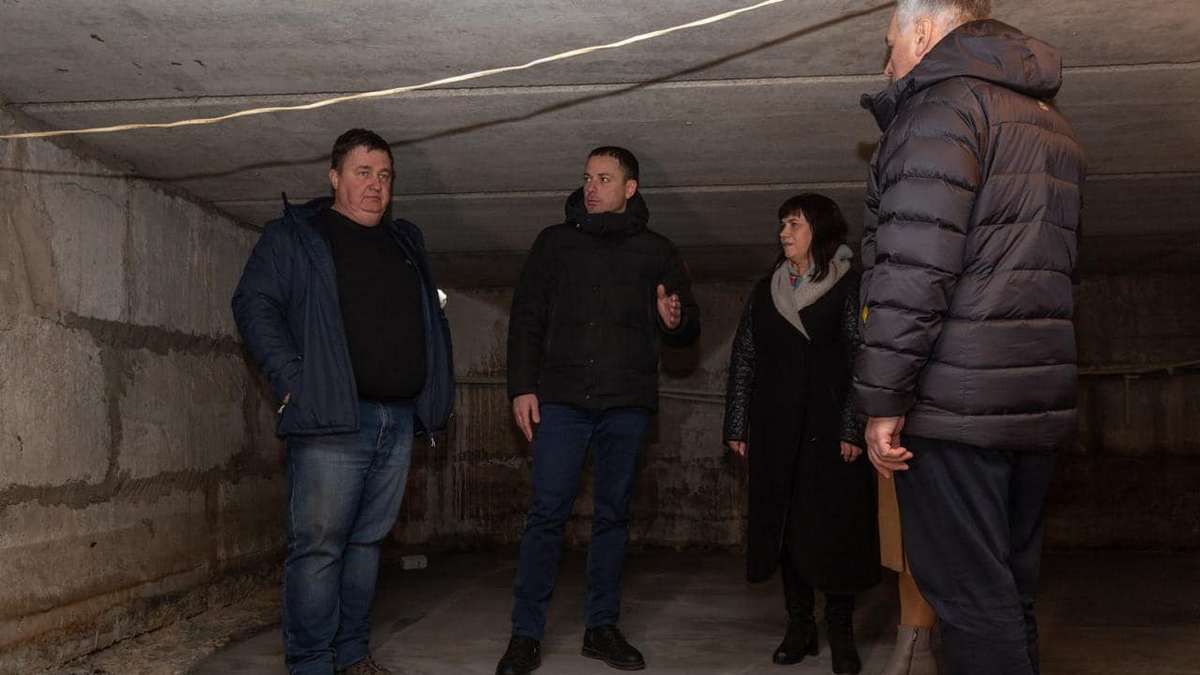 В школах, лицеях и гимназиях Каменского расширяют укрытия и собираются строить новые