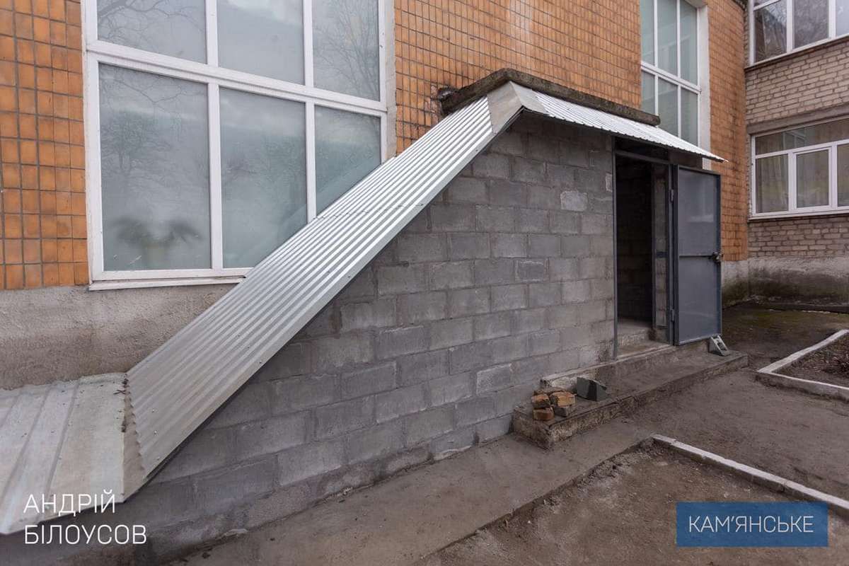 Укрытие в начальной школе «Василька» рассчитано только на 50 человек, и этого было недостаточно