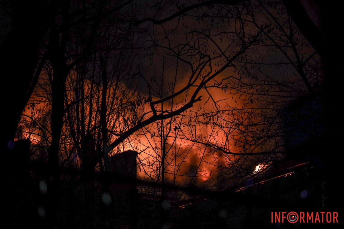 Пылает крыша 5-этажки