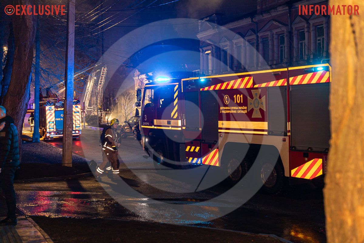 Спасатели сражаются с огнем