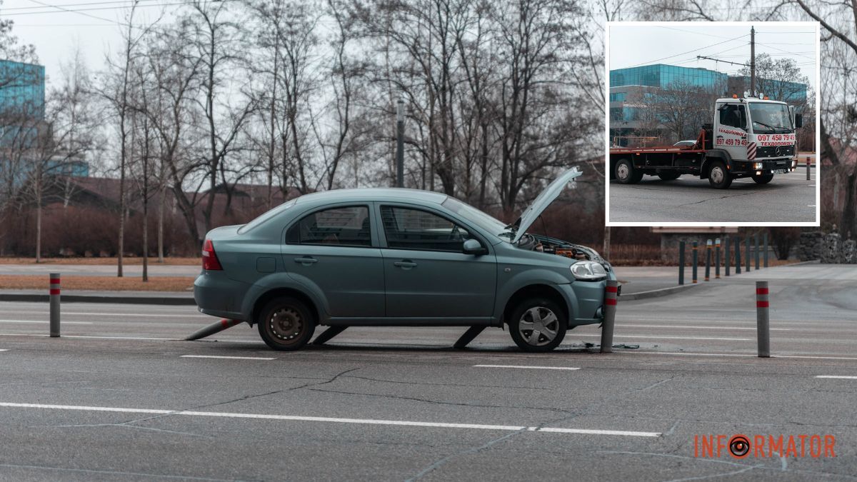 У Дніпрі на Набережній Перемоги ЗАЗ влетів у металеві стовпчики та повис на них