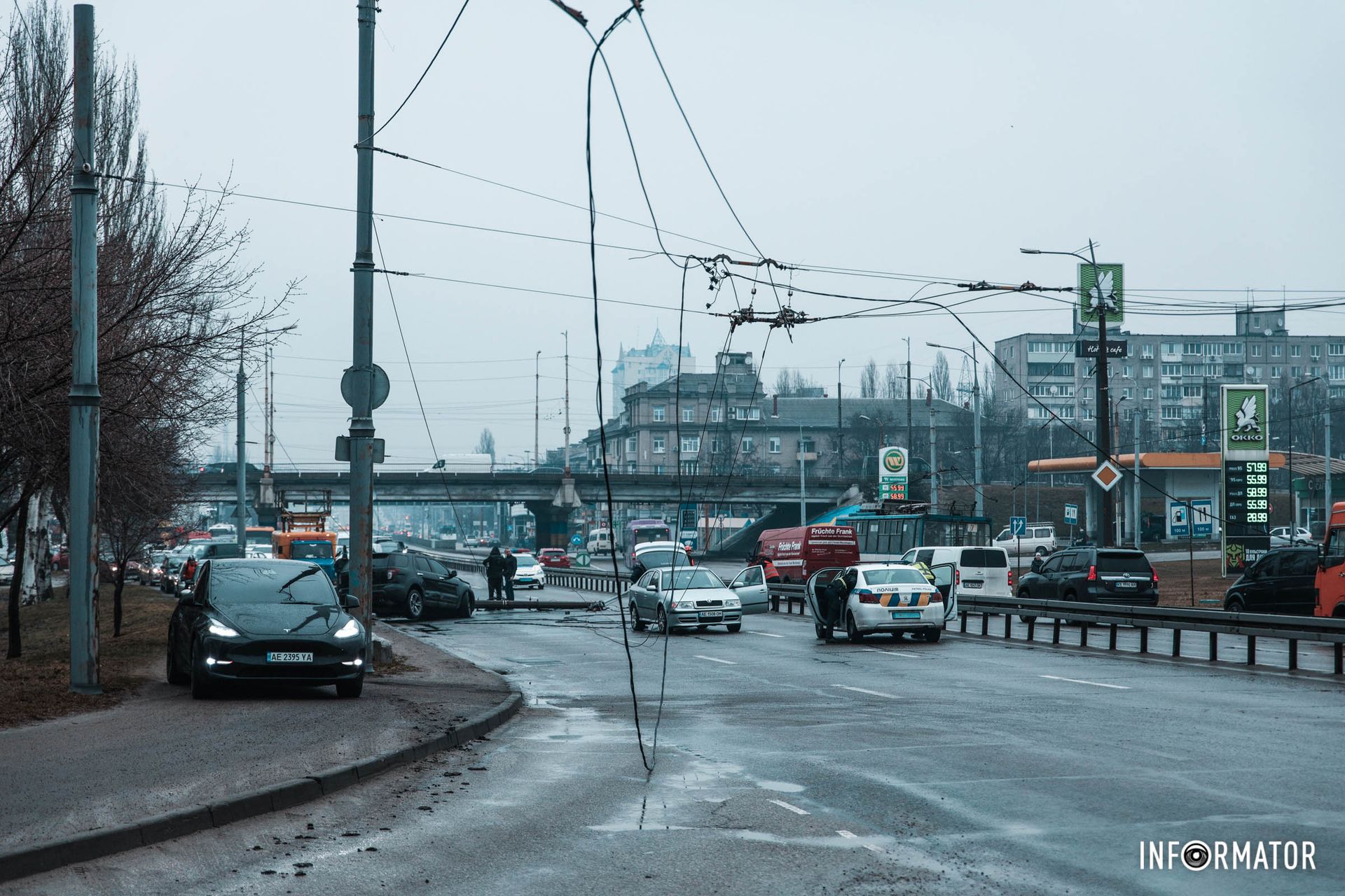 Произошел обрыв контактной сети Произошел обрыв контактной сети