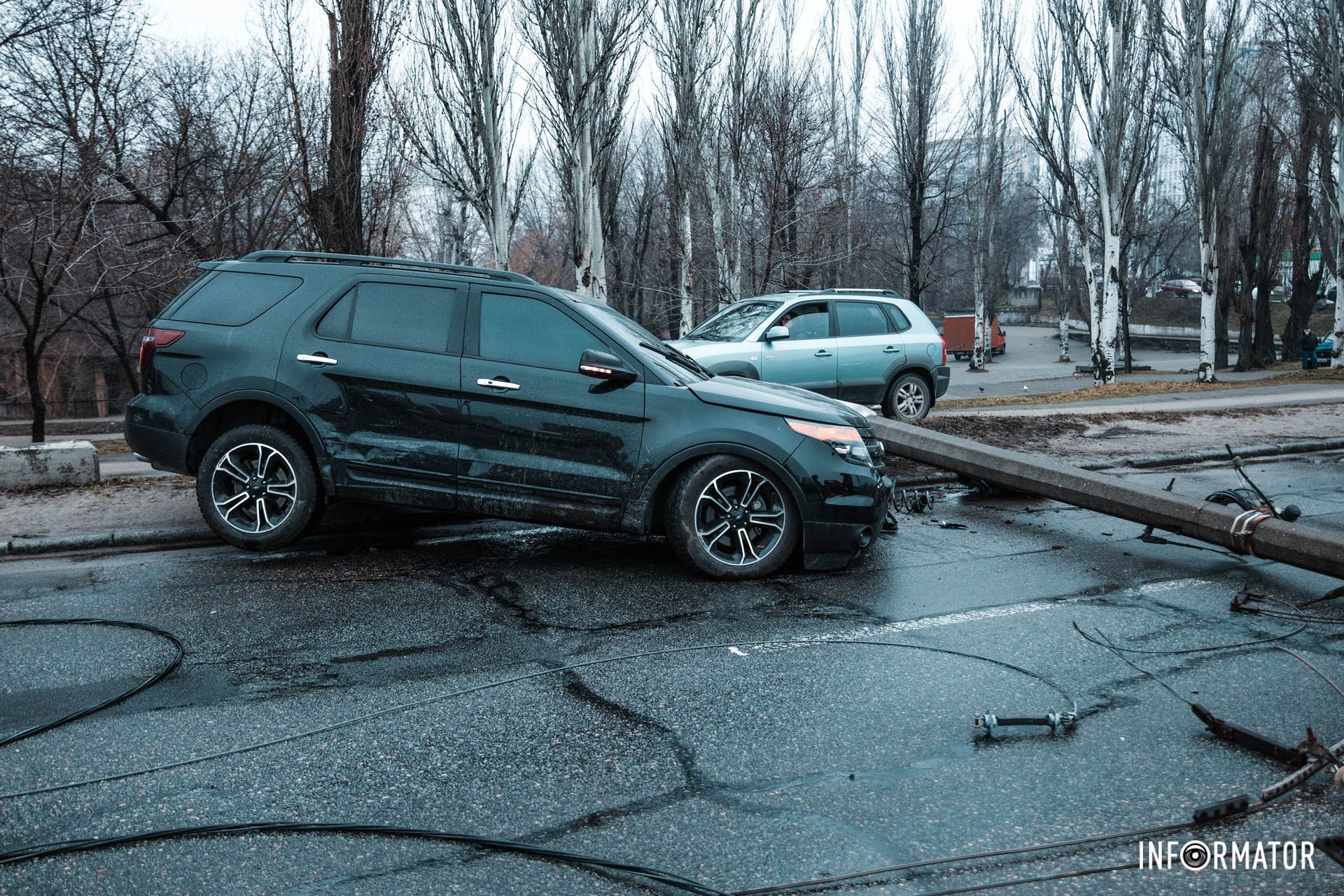 Ford врезался в столб Ford врезался в столб
