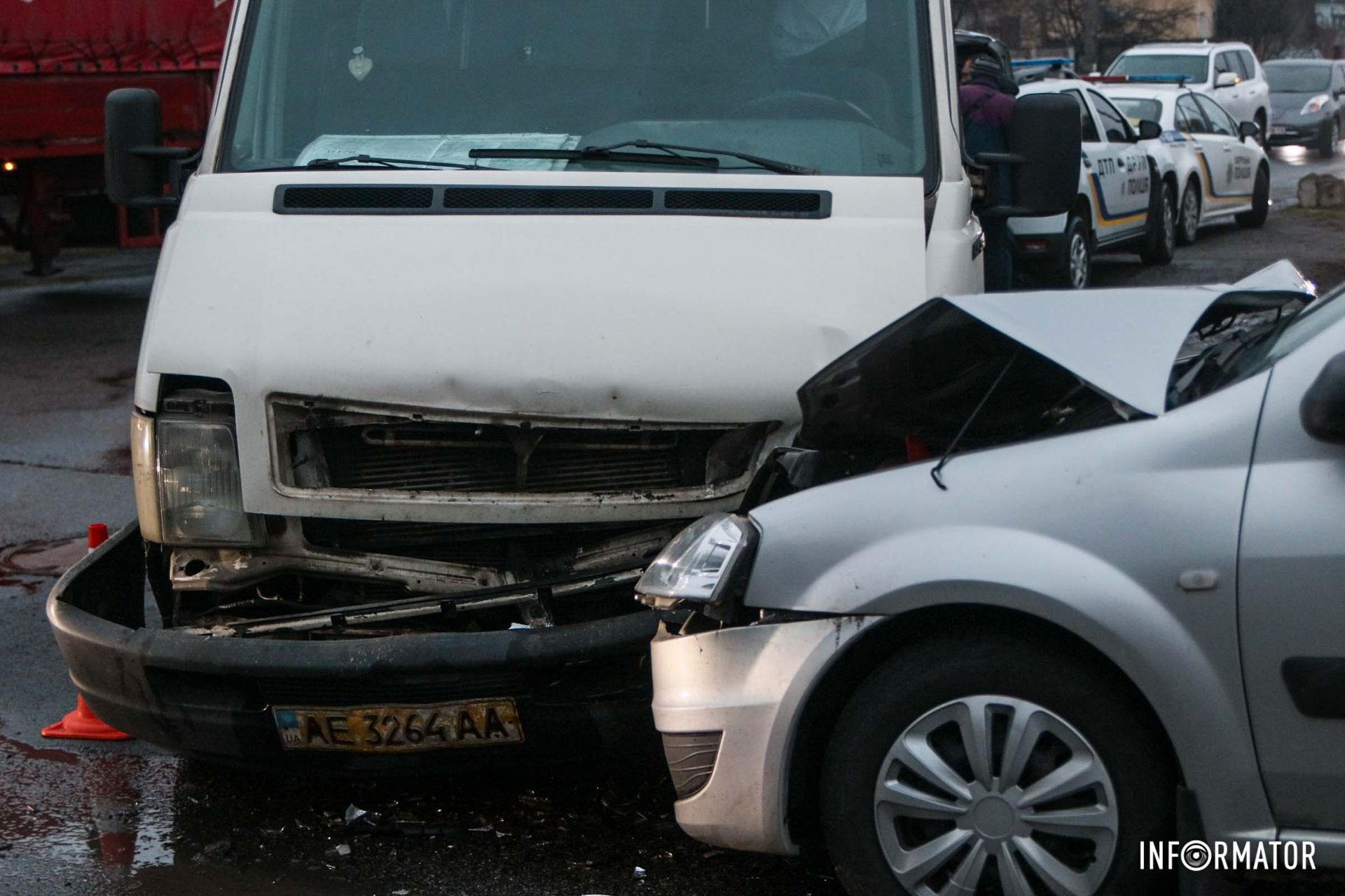 Пострадавших забрали "скорые"